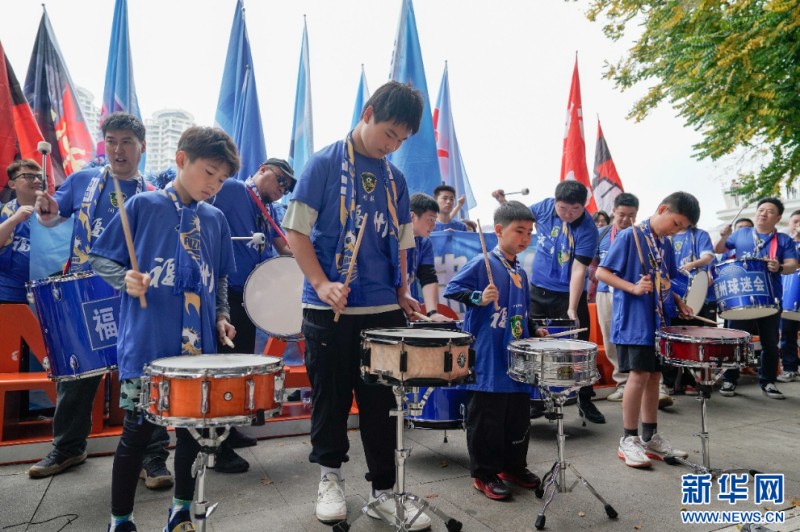 四个方阵在福州烟台山码头集结，为“闽超”助威。新华网 蒋巧玲 摄