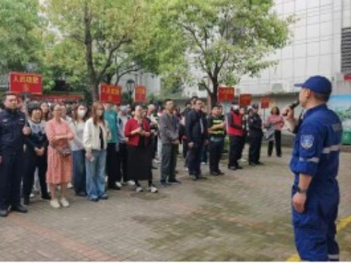 屏山社区开展人防应急疏散演练以练筑防守护居民平安