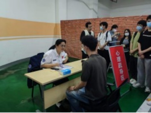 屏山社区开展人防应急疏散演练以练筑防守护居民平安