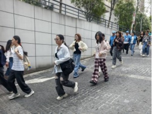 屏山社区开展人防应急疏散演练以练筑防守护居民平安