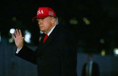 特朗普考慮恢復對伊朗有限軍事打擊