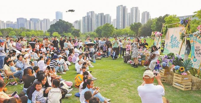 福州：草地音乐会添彩周末