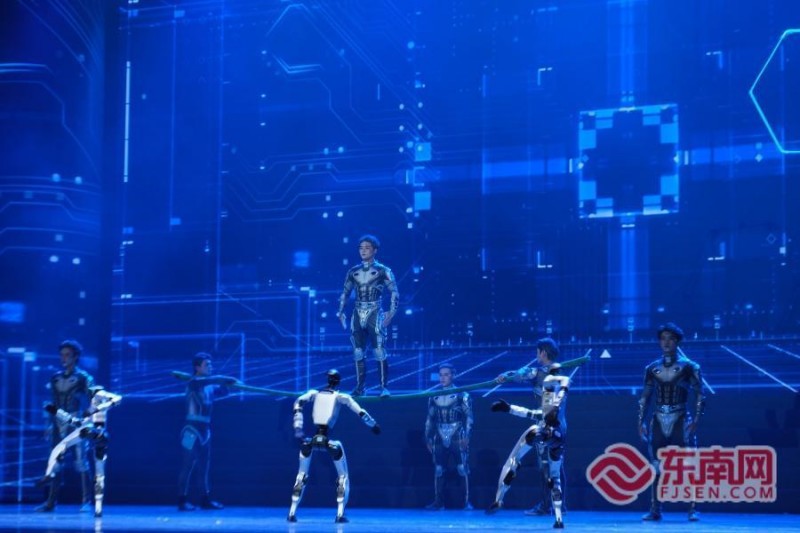 杂技《AI守护》。记者 林夏悦 摄