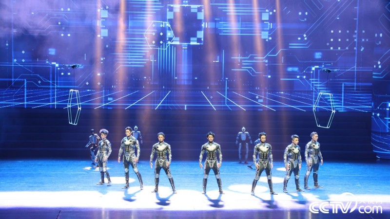 杂技《AI守护》。记者 庄媛媛 摄