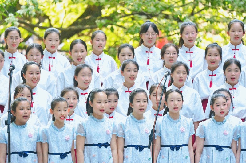 活动现场，由9支合唱团带来的“流苏专属Live”激情上演。记者 赵舒文 摄