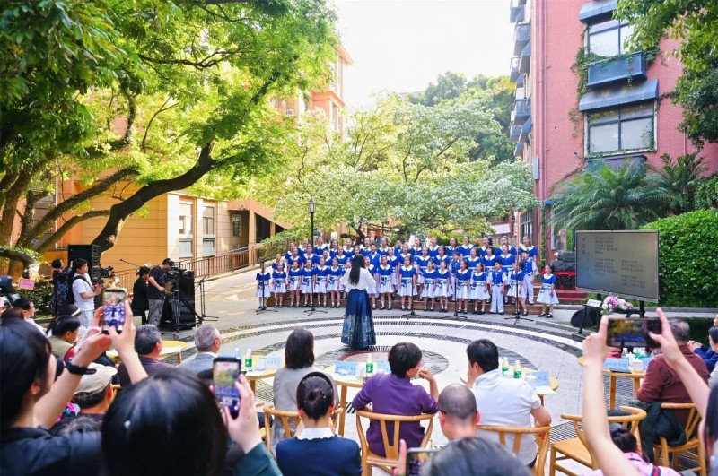 活动现场，由9支合唱团带来的“流苏专属Live”激情上演。记者 赵舒文 摄