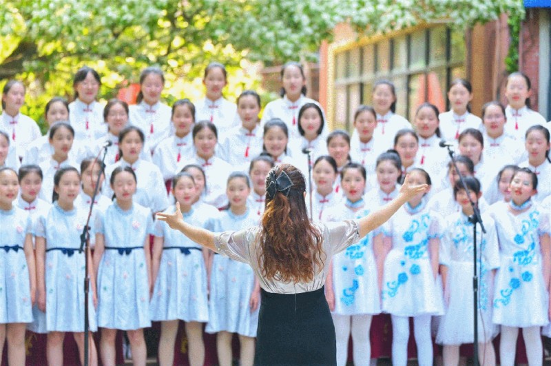 活动现场，由9支合唱团带来的“流苏专属Live”激情上演。记者 赵舒文 摄