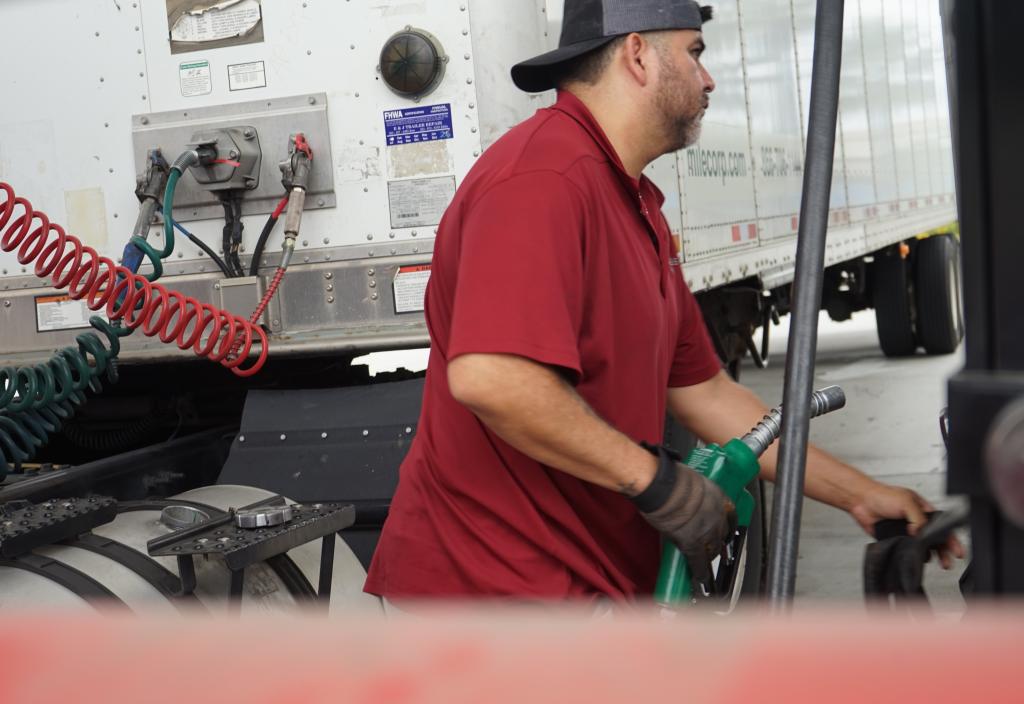 美国能源部长改口：油价尚未触顶