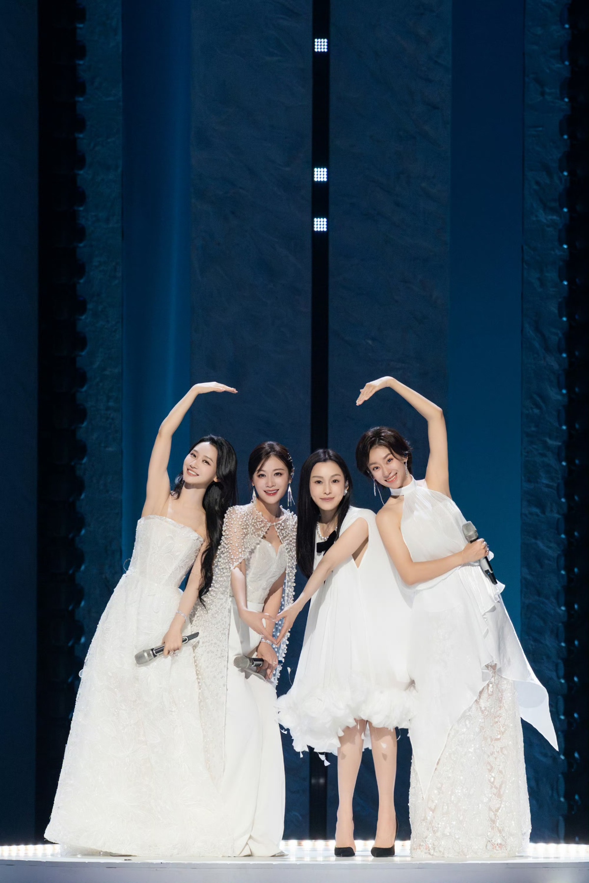 国台办发言人陈斌华点赞《乘风2026》：乐见以声传情、以艺交心，祝本季参演的台湾姐姐获得佳绩