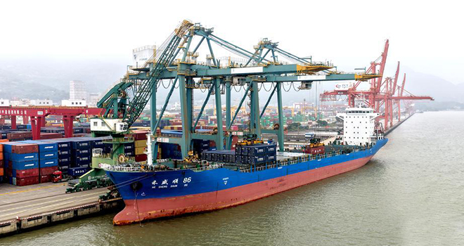 福建福州:港口作业繁忙有序