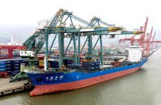 福建福州：港口作業繁忙有序