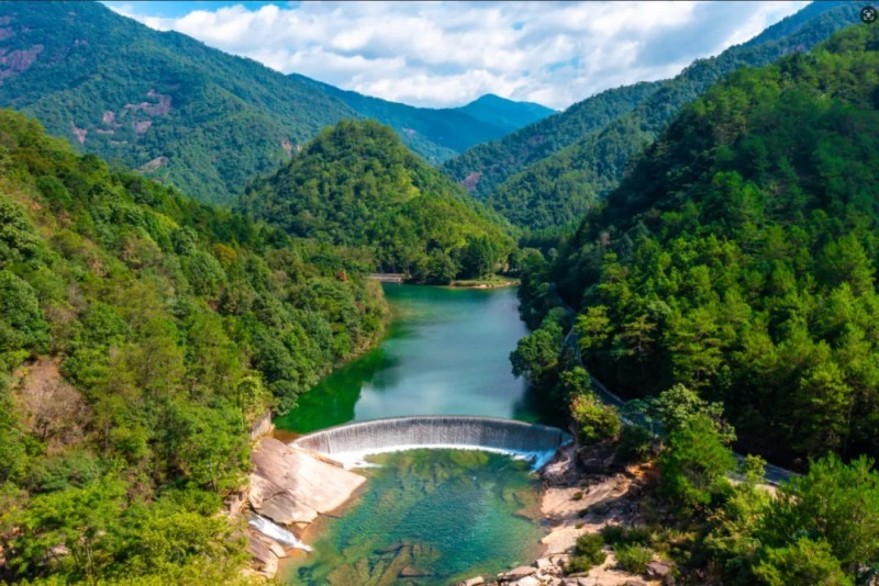 山水相依的自然景观、舒适清新的游览环境，让游客在亲近自然中放松身心，也让更多人感受到武夷山独特的生态魅力。