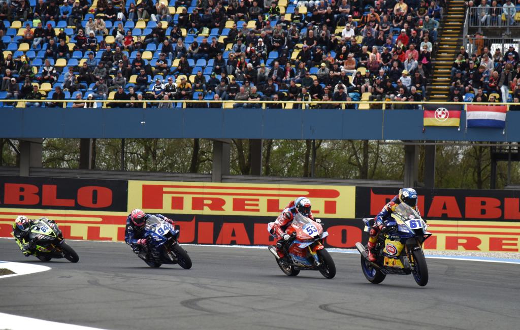 世界超级摩托车锦标赛荷兰站：首回合正赛战罢 张雪机车获得第四名