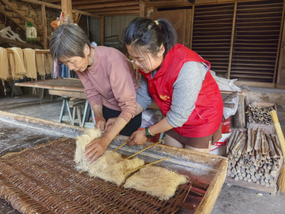 平安产险泉州中心支公司：影像记录传薪火 志愿助耕暖人心