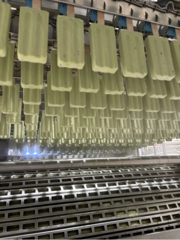 山姆冷饮热榜前三，伊利拿下两席：爆款制造者是怎样炼成的？