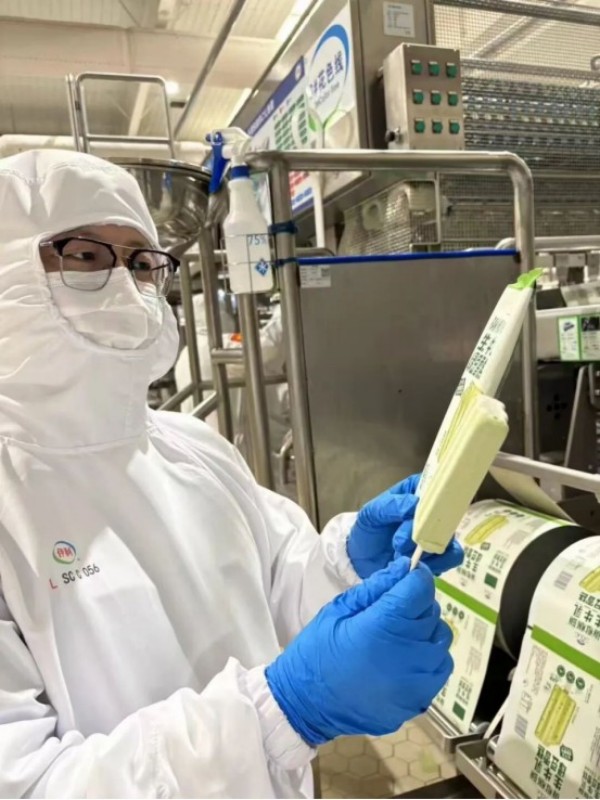 山姆冷饮热榜前三，伊利拿下两席：爆款制造者是怎样炼成的？