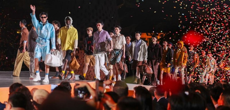 秀场以侨批文化为内核，以福船造型为舞台，尽显海丝侨乡风韵。