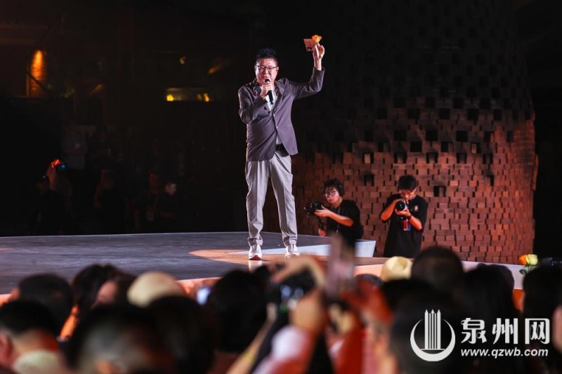 姜育恒用一首《再回首》带来“回忆杀”（陈起拓 摄）