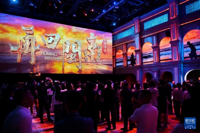 4月16日拍摄的《再回闽南》演出现场。新华社记者 林善传 摄