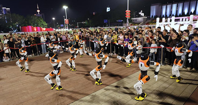 具身智能機器人路演亮相福州五一廣場