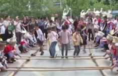 演唱会门票、车票都能用！小小票根联动激活假日经济