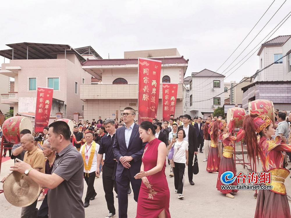 连战之子连胜文连胜武回漳州祭祖