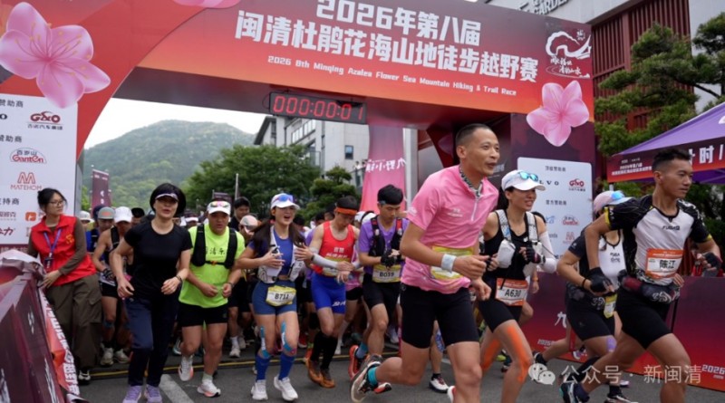 4月19日上午，发令枪响，选手们飞奔而出。