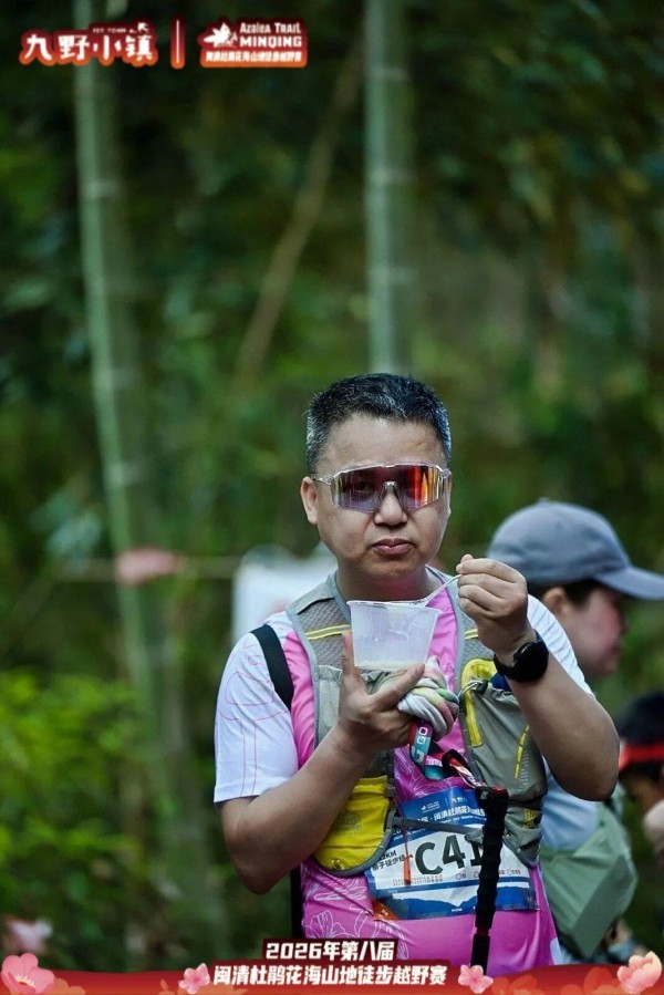 赛道穿行东桥镇、下祝乡，途经南坑村、北洋村、高岗山、高岗古道、坪溪村、黄土岭村等生态与文化节点，选手们在竞速中尽览闽清独特的山地风貌与漫山杜鹃。