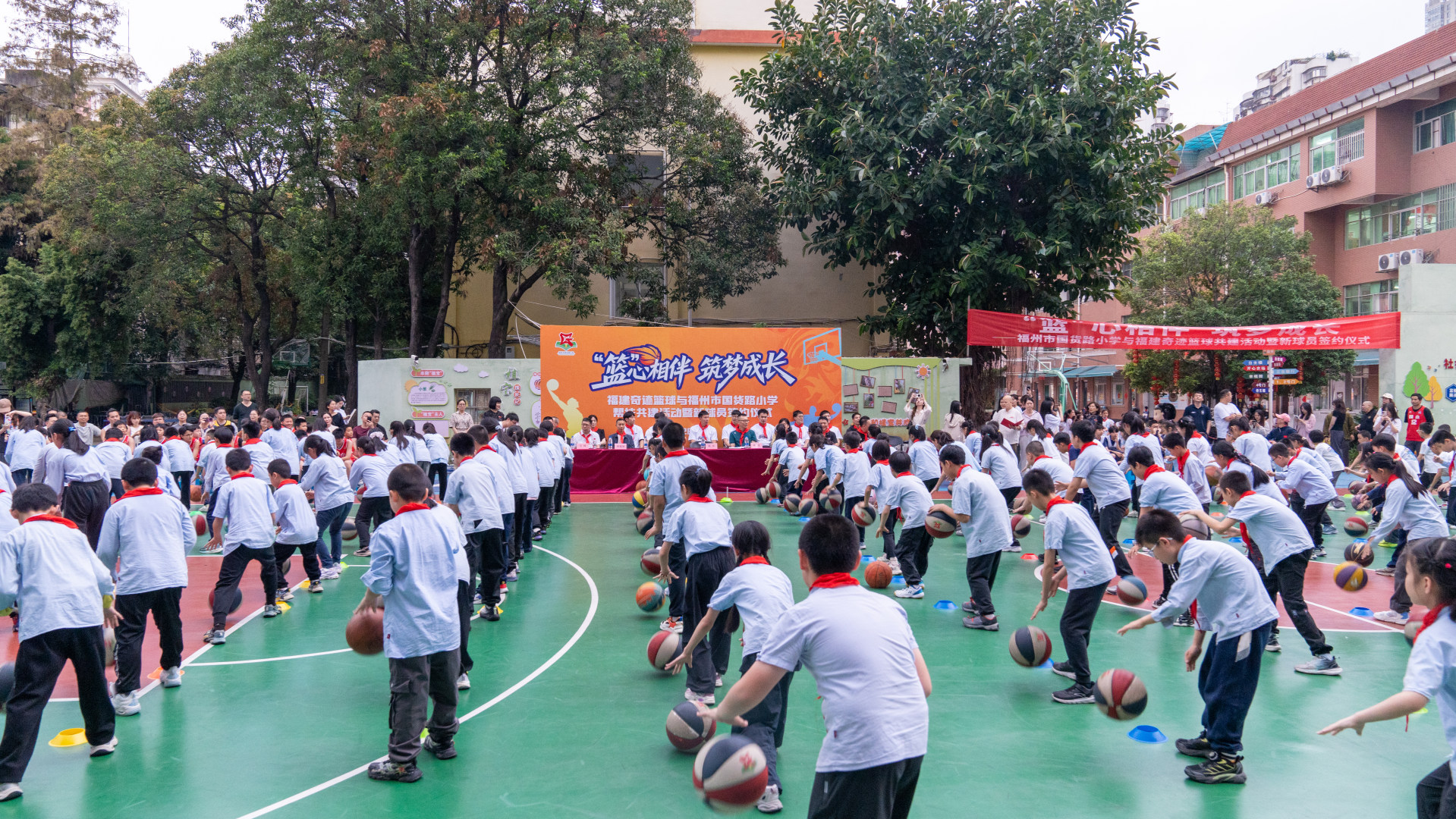 福建奇迹篮球俱乐部与福州市国货路小学帮扶共建活动在榕举行