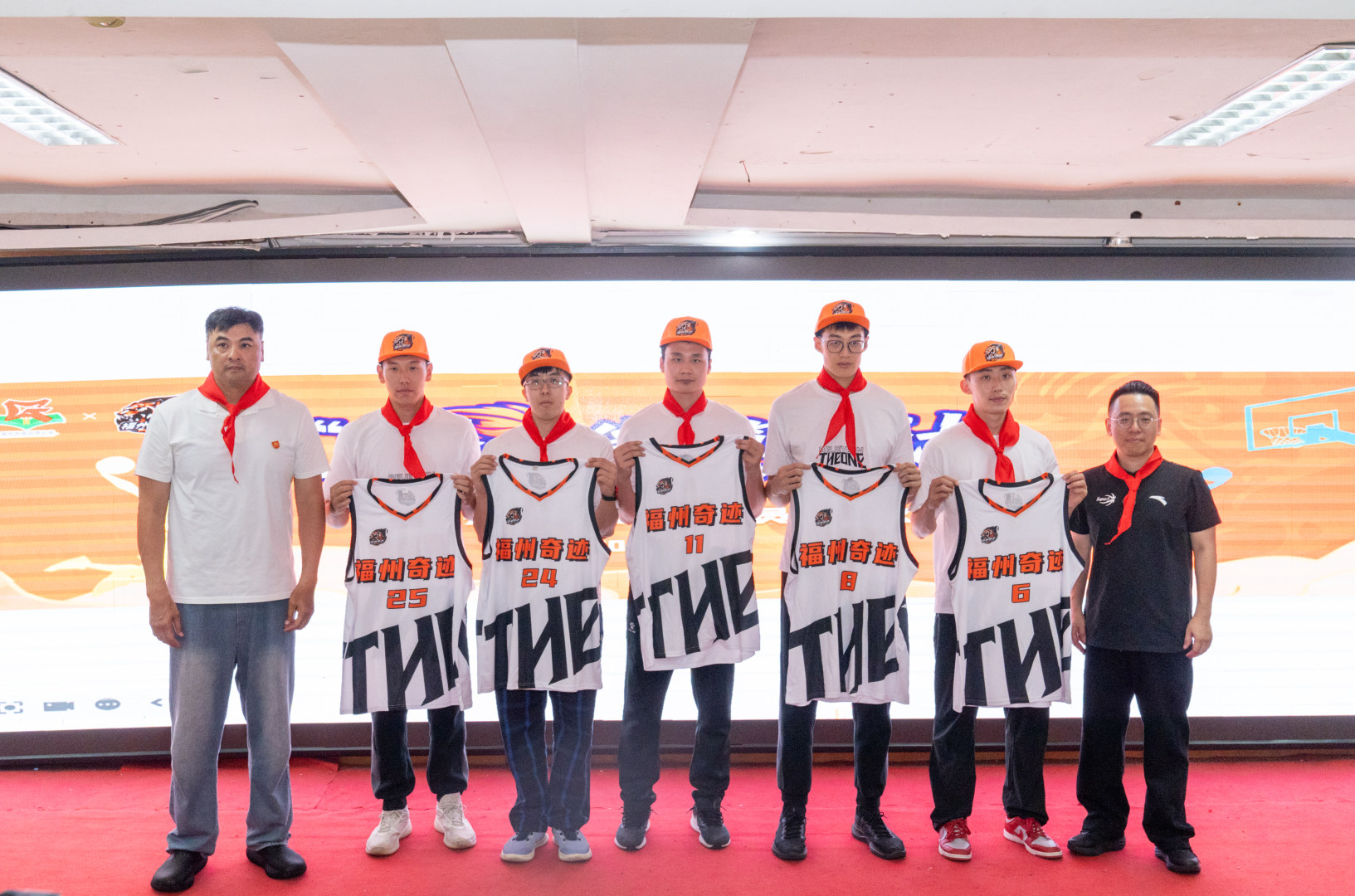 福建奇迹篮球俱乐部与福州市国货路小学帮扶共建活动在榕举行