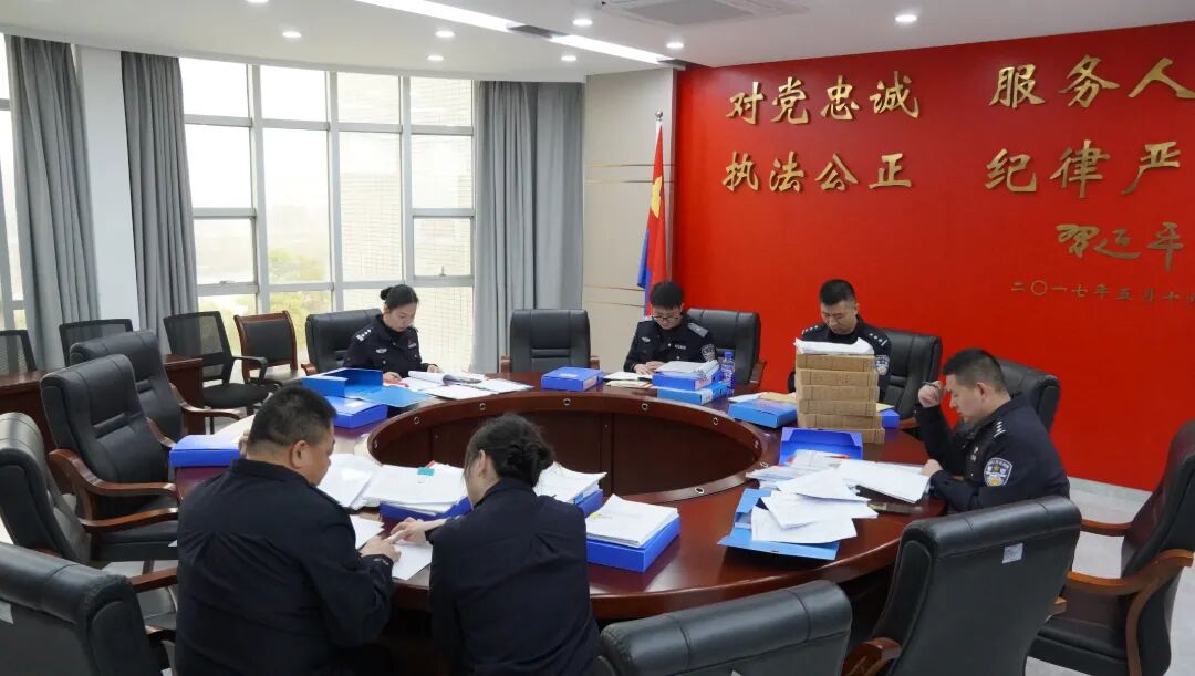 罗源县公安局：创新“微巡查”机制，强化内务条令落地