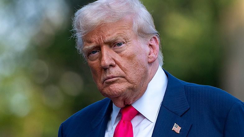 特朗普宣称已“彻底封锁”霍尔木兹海峡