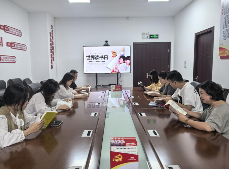 人保财险新罗支公司：开展“读思践悟 以学促干”世界读书日主题团日活动