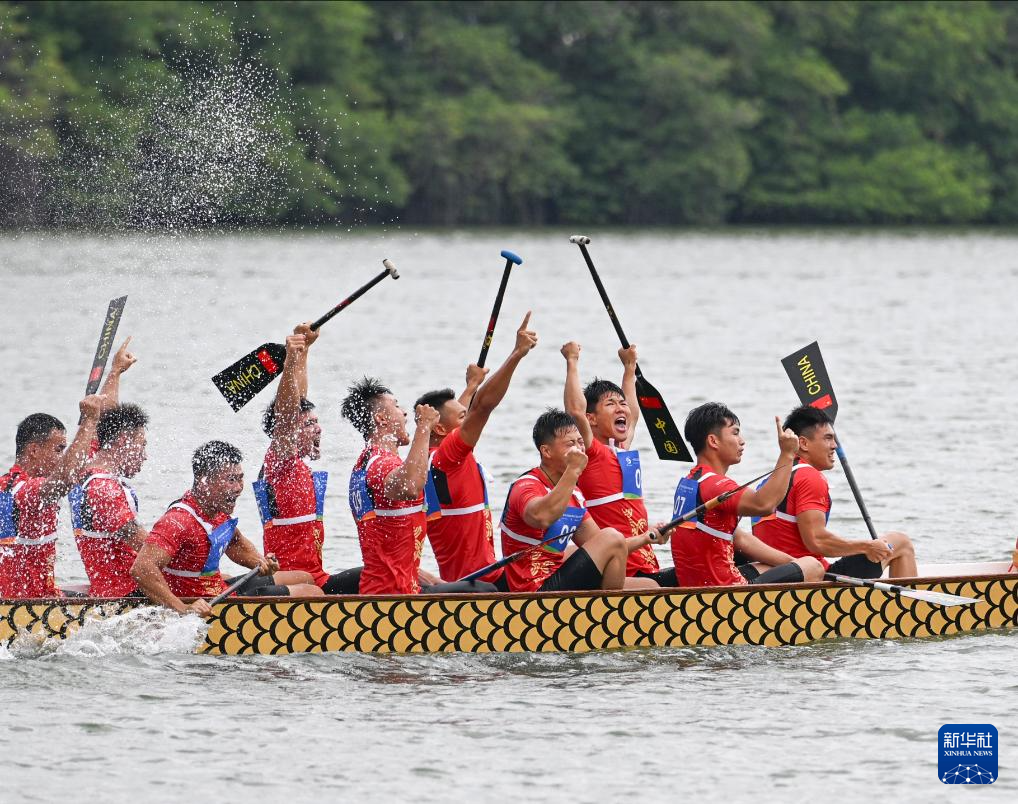 亚沙会｜龙舟男子组：中国队夺得12人龙舟100米直道赛冠军