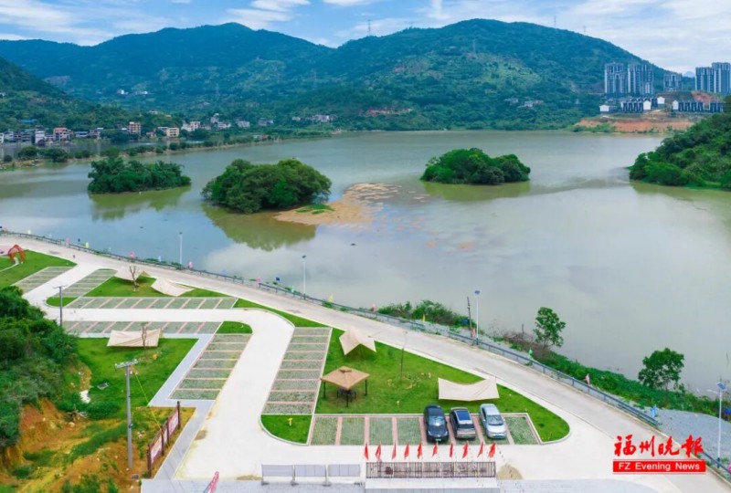 火炬村地处半山区、靠近金水湖，森林和水力资源丰富。