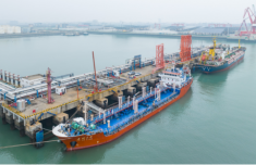 精準(zhǔn)護(hù)航新貨種 福州海事局保障福州江陰港區(qū)首艘載運(yùn)液硫船舶安全作業(yè)