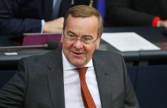 德国防长说德国海军部队将被部署到地中海