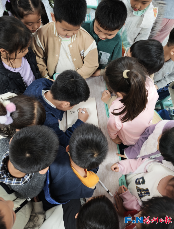 福州一年级小学生，怎么就办上了个人画展？校长这样说……