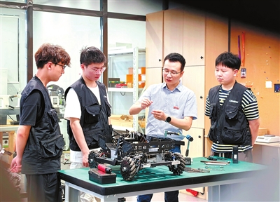 常州大学机器人产业学院创新培养“硬核创客”