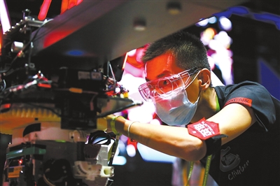 常州大学机器人产业学院创新培养“硬核创客”