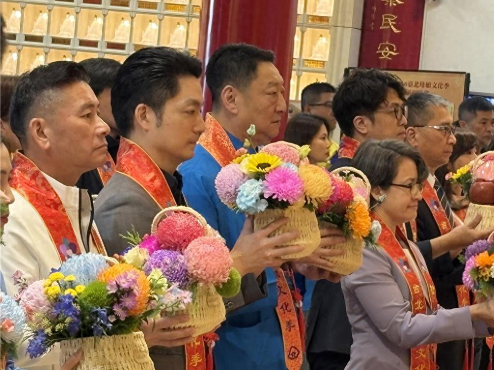 蒋万安首度与沈伯洋同台，遭民进党骤然“突袭”