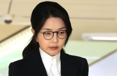 尹锡悦夫人金建希涉操纵股价及受贿案二审宣判 获刑4年