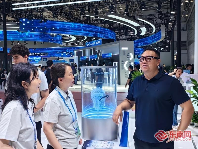 在数字峰会上 戴上“眼镜”能解锁什么体验?_福州新闻_海峡网