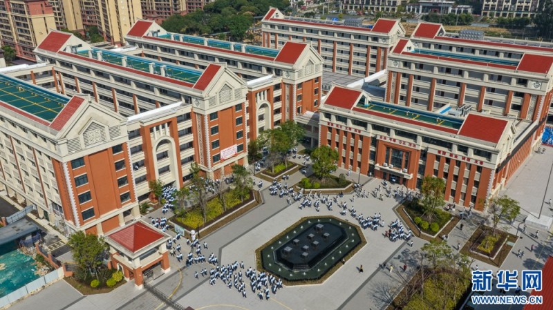 这是无人机拍摄到的福建省长泰第一中学。新华网 肖和勇 摄