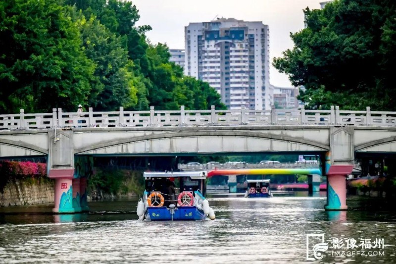 ▲晋安河—光明港航线上的彩绘桥梁成为一道风景线。