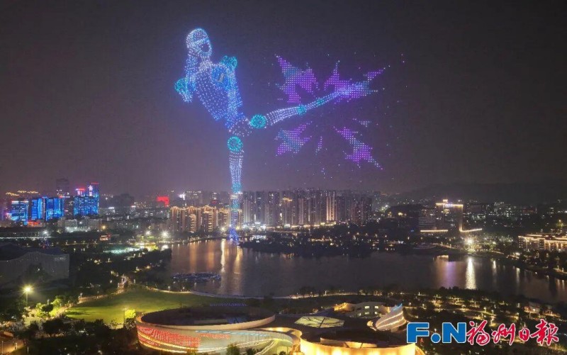 4月28日，无人机集群光影秀。