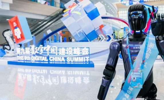 科技感满满！走，记者带你沉浸式逛展