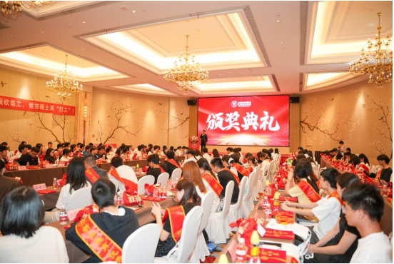 新知教育2026届优秀学员颁奖典礼在福州落幕