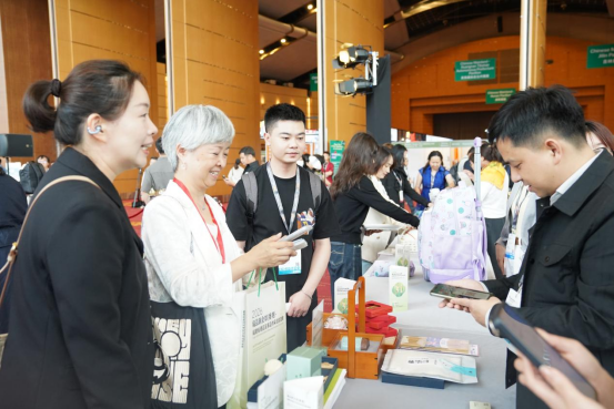 采购商与企业交流