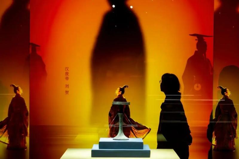 这是展出的“李姬家”铭文青铜豆型灯（4月29日摄）。新华社记者 魏培全 摄